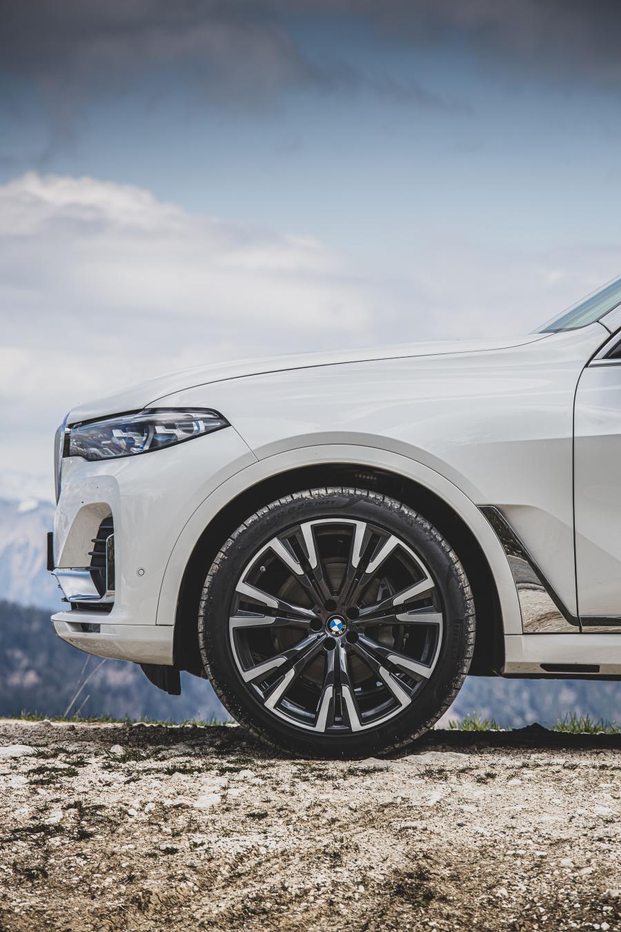 Колеса BMW X7 xDrive30d Design Pure Excellence (G07) 2019 года  (WW) (фото 8 из 36)